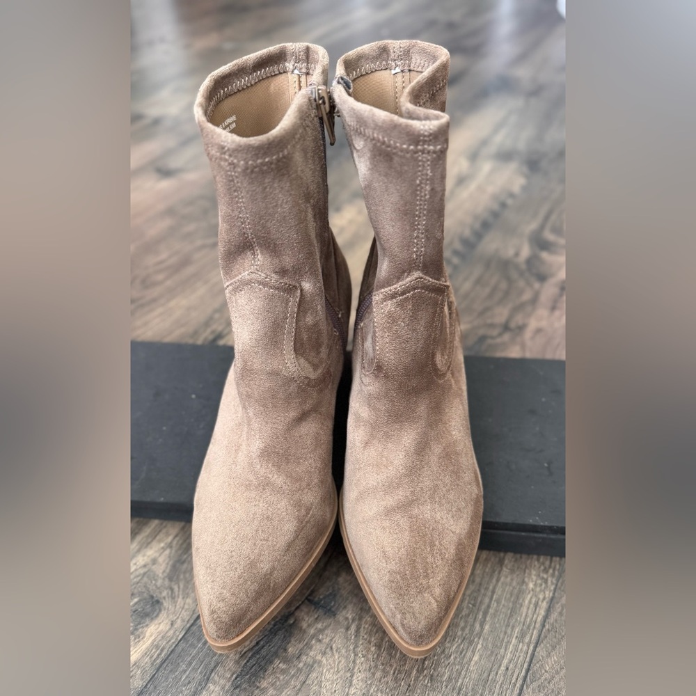 Dolce Vita Women’s Kirbie Taupe Suede Ankle Booties Size 9 - Picture 2 of 11